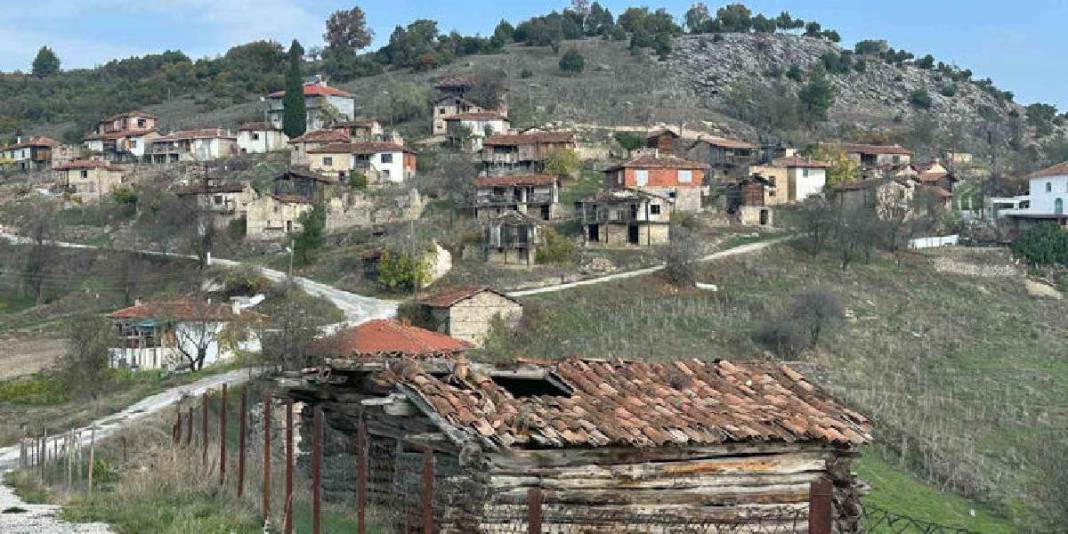 450 yıllık geçmişi onu ‘Hayalet Köye’ dönüştürdü! 3 hane, 4 kişilik nüfus: Bu köy sessizliğiyle dikkat çekiyor 4